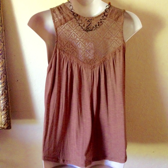NWT - Size 1X Sleeveless Top with Lace Yoke - Picture 6 of 8